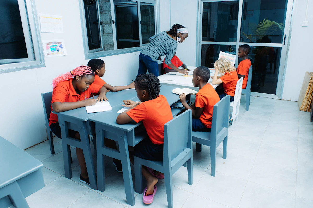 A class of eight and nine year olds working in pairs at low tables, each pair with its own maze frame.
